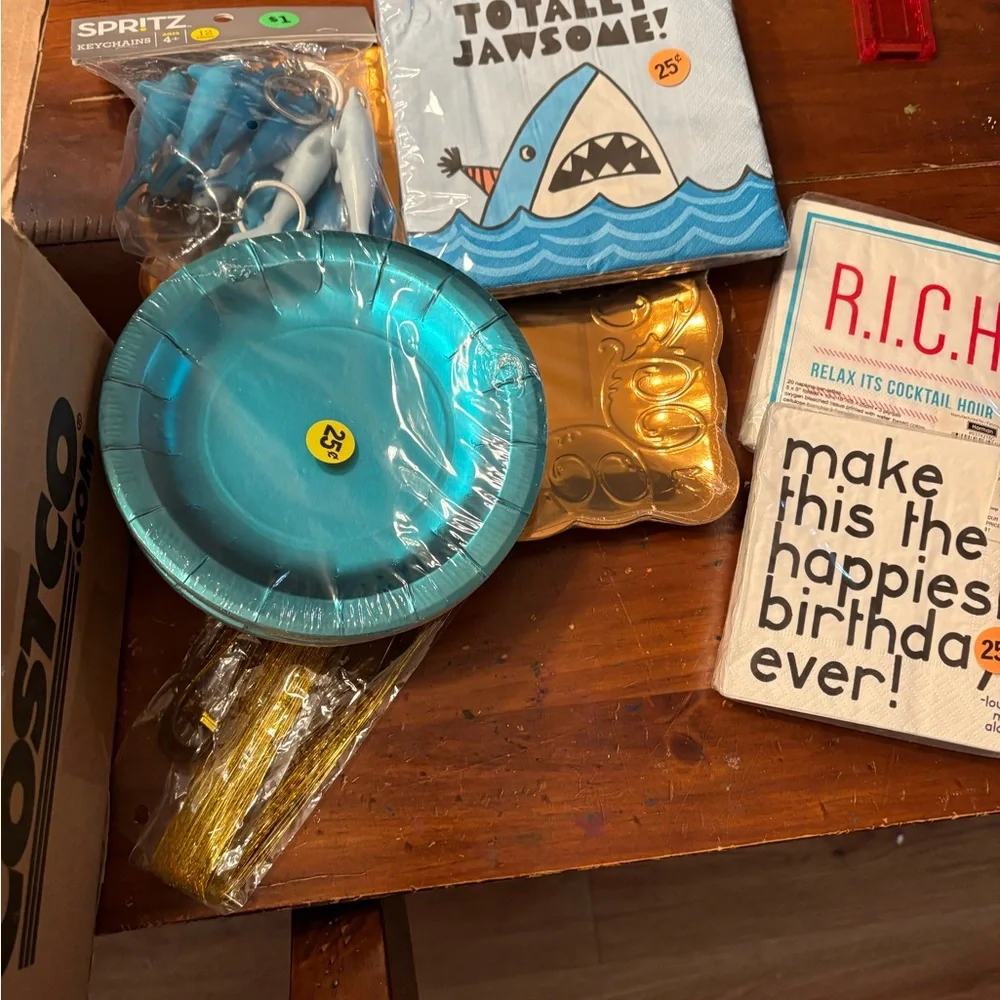 Mix of Random Party Supplies Kit - Green